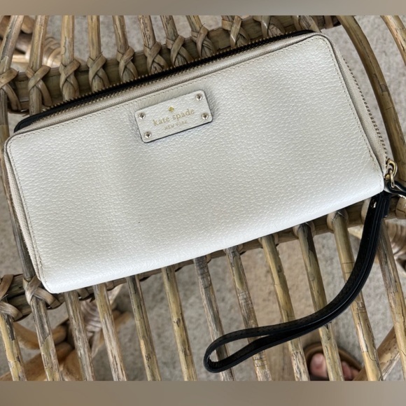 kate spade Handbags - Kate Spade Cream Wallet